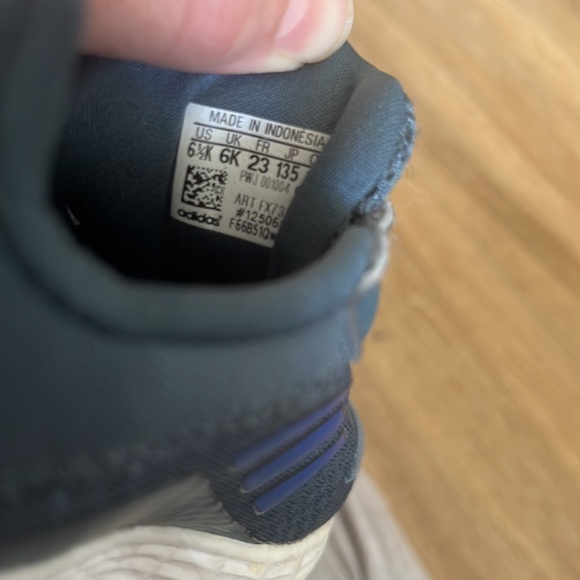 ❌SOLD❌Adidas sneakers - Picture 4 of 4